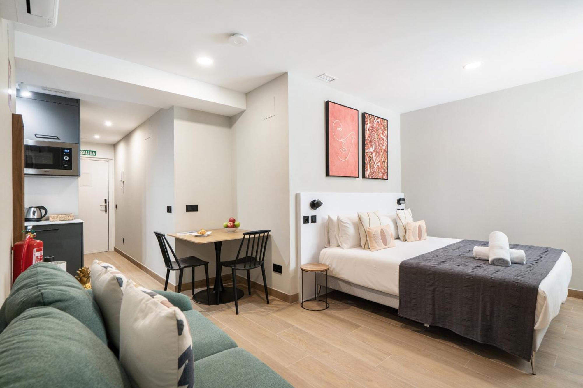 Dobo Madrid Cabrera Apartment ภายนอก รูปภาพ